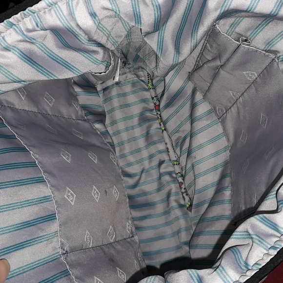 Vera Bradley Essential Tote Bag Shoulder Handbag PAISLEY STRIPES- good condition - Picture 6 of 6